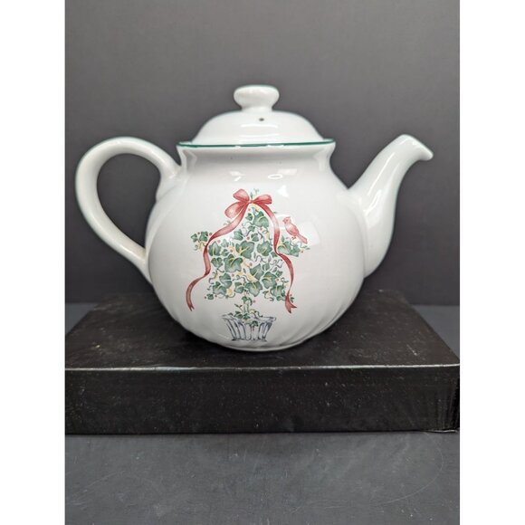 Vintage Corelle Callaway Holiday Christmas Teapot with Lid 6 Cups 48 Oz - Picture 5 of 9